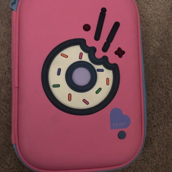 Pencil case with donut that lights up - Picture 2 of 3